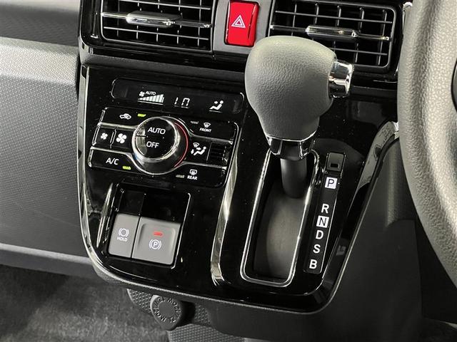 自動で車内温度を調整してくれる【オートエアコン】付きです