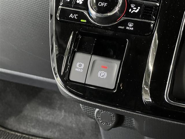 【電動パーキングブレーキ】条件を満たした場合に従来のパーキングボタンやレバーを引かなくてもパーキングに自動的に入り、発進状態の条件を満たした場合には自動でパーキングブレーキが解除されます