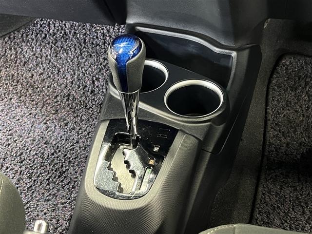 アクア Ｇ　バックモニター　ＥＴＣ　スマートキ－　イモビライザー　クルーズコントロール　ナビ付きＤＡ　ワンセグＴＶ　ＣＤ再生装置　メディアプレイヤー接続　衝突被害軽減ブレーキ　先進ライト（29枚目）