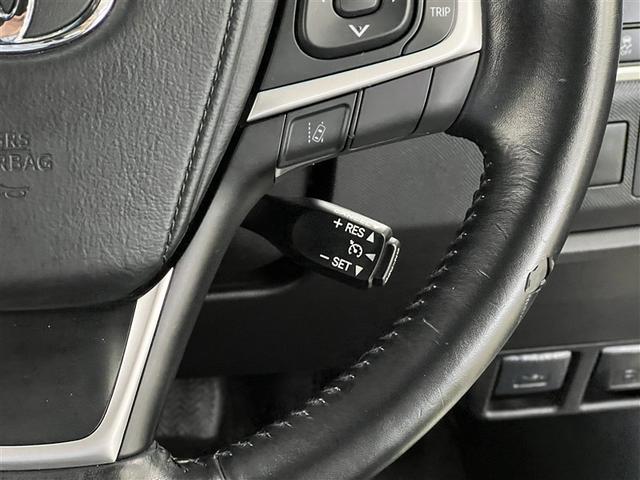 【クルーズコントロール】こちらを操作いただくことで、車は一定速度を維持したまま走行し続けます　ブレーキ操作やスイッチを切ることで通常走行に戻ります