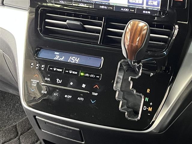 自動で車内温度を調整してくれる【オートエアコン】付きです