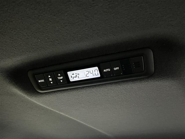 後席でも快適に過ごせる装備が充実しています。