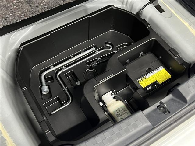 【パンク修理キット】スペアタイヤの代わりにパンク修理キットが備え付けられております