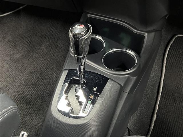 【ゲート式シフトレバー】操作感によってどのポジションに入っているかを確認しやすいタイプのシフトレバーです