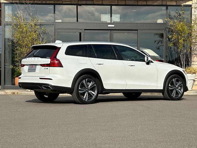 Ｖ６０ クロスカントリー　Ｂ５　ＡＷＤ　プロ　新車５年保証　ハーマンカードン　ブロンドレザーＭＰ４席シート＆ステアヒータ　Ｆベンチレータ＆リラクゼーション３６０°カメラ＆アクティブパークアシスト　ＨＵＤ　インテリセーフ　Ｐリアゲート　前後ドラレコ（3枚目）