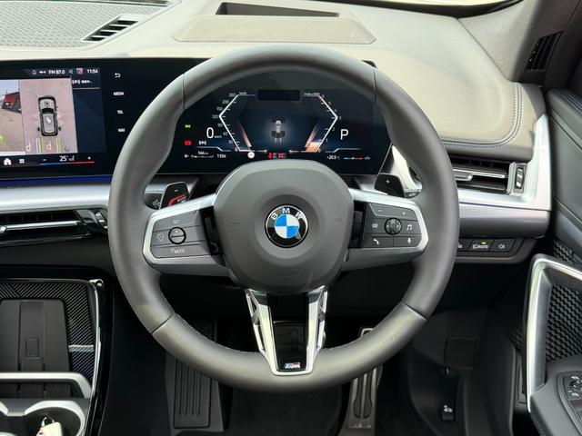 Ｘ１ ｘＤｒｉｖｅ　２０ｄ　Ｍスポーツ　パノラマガラスサンルーフ　テクノロジーＰＫＧ　ドライビングアシストプロ　ヘッドアップディスプレイ　ブラックハーフレザーＭＰシートＨ　ＢＭＷライブコックピット　３６０°カメラ　ワイヤレスチャージ（4枚目）