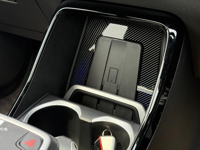 Ｘ１ ｘＤｒｉｖｅ　２０ｄ　Ｍスポーツ　パノラマガラスサンルーフ　テクノロジーＰＫＧ　ドライビングアシストプロ　ヘッドアップディスプレイ　ブラックハーフレザーＭＰシートＨ　ＢＭＷライブコックピット　３６０°カメラ　ワイヤレスチャージ（9枚目）