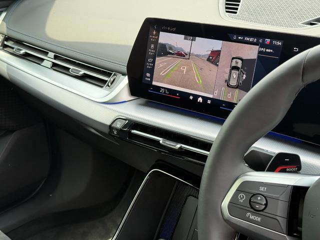 Ｘ１ ｘＤｒｉｖｅ　２０ｄ　Ｍスポーツ　パノラマガラスサンルーフ　テクノロジーＰＫＧ　ドライビングアシストプロ　ヘッドアップディスプレイ　ブラックハーフレザーＭＰシートＨ　ＢＭＷライブコックピット　３６０°カメラ　ワイヤレスチャージ（12枚目）