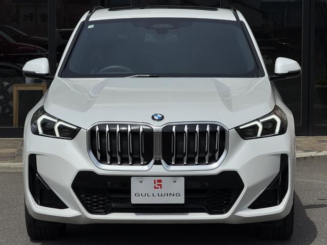Ｘ１ ｘＤｒｉｖｅ　２０ｄ　Ｍスポーツ　パノラマガラスサンルーフ　テクノロジーＰＫＧ　ドライビングアシストプロ　ヘッドアップディスプレイ　ブラックハーフレザーＭＰシートＨ　ＢＭＷライブコックピット　３６０°カメラ　ワイヤレスチャージ（26枚目）