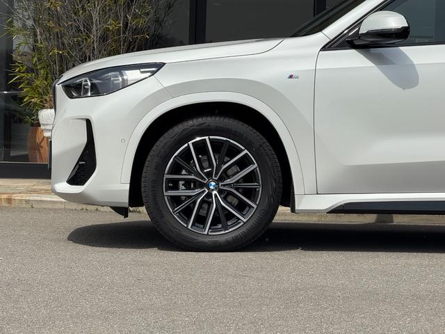 Ｘ１ ｘＤｒｉｖｅ　２０ｄ　Ｍスポーツ　パノラマガラスサンルーフ　テクノロジーＰＫＧ　ドライビングアシストプロ　ヘッドアップディスプレイ　ブラックハーフレザーＭＰシートＨ　ＢＭＷライブコックピット　３６０°カメラ　ワイヤレスチャージ（39枚目）