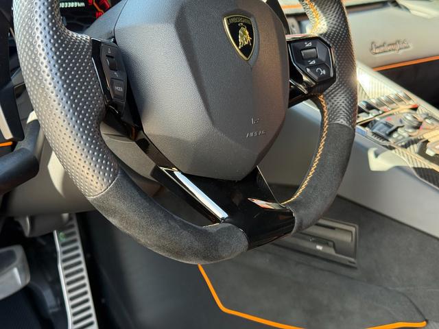 アヴェンタドール ＳＶＪロードスター　アドペルソナム　レイリオンブロンズカラー鍛造２０／２１インチホイール　オレンジキャリパー　ポリカーボネートエンジンカバー　ブラックサススプリング　サスペンションリフター　マットカーボンミラーハウジング（8枚目）