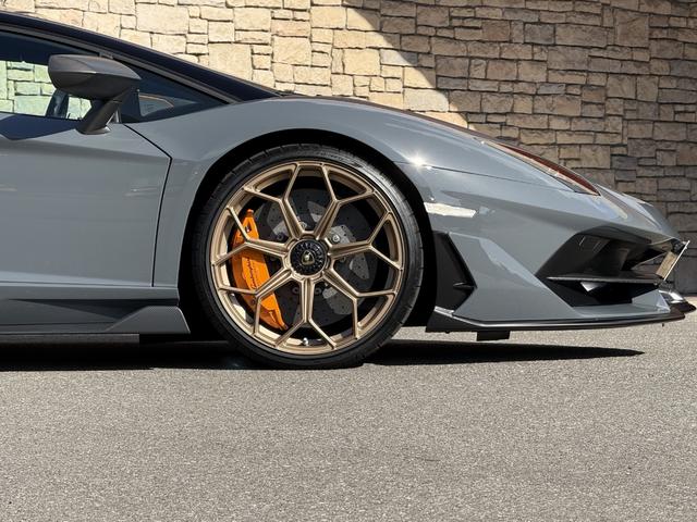 アヴェンタドール ＳＶＪロードスター　アドペルソナム　レイリオンブロンズカラー鍛造２０／２１インチホイール　オレンジキャリパー　ポリカーボネートエンジンカバー　ブラックサススプリング　サスペンションリフター　マットカーボンミラーハウジング（71枚目）