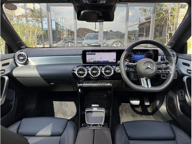 ＣＬＡクラス ＣＬＡ２００ｄ　ＡＭＧレザーエクスクルーシブパッケジ　ＡＭＧレザーＥＸ＆アドバンスドＰＫＧ　パノラマガラスＳＲ　ブラックレザーＭＰシートＨ　ヘッドアップディスプレイ　３６０°カメラ　ブルメスター　アンビエントライト　１９インチＡＷ　マルチビームＬＥＤ（2枚目）