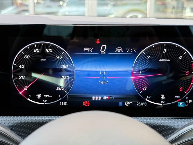 ＣＬＡクラス ＣＬＡ２００ｄ　ＡＭＧレザーエクスクルーシブパッケジ　ＡＭＧレザーＥＸ＆アドバンスドＰＫＧ　パノラマガラスＳＲ　ブラックレザーＭＰシートＨ　ヘッドアップディスプレイ　３６０°カメラ　ブルメスター　アンビエントライト　１９インチＡＷ　マルチビームＬＥＤ（11枚目）