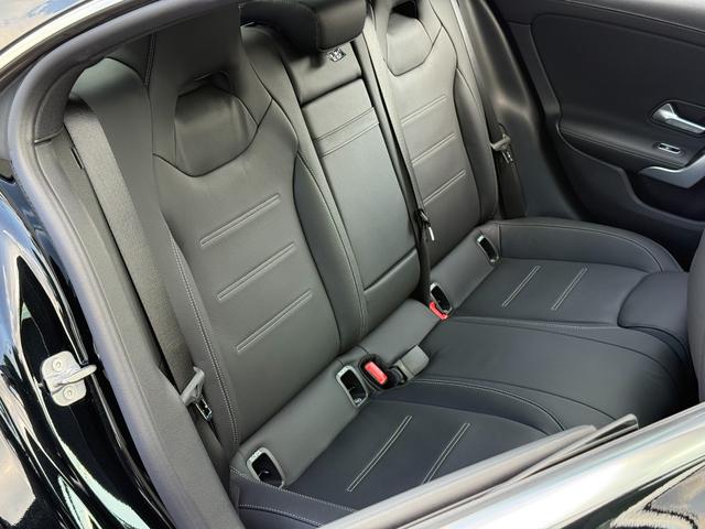 ＣＬＡクラス ＣＬＡ２００ｄ　ＡＭＧレザーエクスクルーシブパッケジ　ＡＭＧレザーＥＸ＆アドバンスドＰＫＧ　パノラマガラスＳＲ　ブラックレザーＭＰシートＨ　ヘッドアップディスプレイ　３６０°カメラ　ブルメスター　アンビエントライト　１９インチＡＷ　マルチビームＬＥＤ（32枚目）
