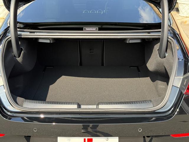 ＣＬＡクラス ＣＬＡ２００ｄ　ＡＭＧレザーエクスクルーシブパッケジ　ＡＭＧレザーＥＸ＆アドバンスドＰＫＧ　パノラマガラスＳＲ　ブラックレザーＭＰシートＨ　ヘッドアップディスプレイ　３６０°カメラ　ブルメスター　アンビエントライト　１９インチＡＷ　マルチビームＬＥＤ（38枚目）