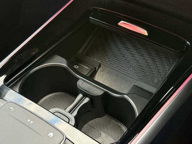 ＧＬＢ ＧＬＢ３５　４マチック　アドバンスドパッケージ　パノラマサンルーフ　レッド／ブラックレザーＭＰシートヒーター　ＨＵＤ　マルチビームＬＥＤライト　前後ドラレコ　純正１９インチＡＷ　レーダーセーフティ　アンビエントライト（14枚目）