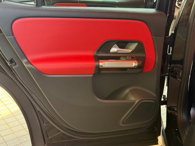 ＧＬＢ ＧＬＢ３５　４マチック　アドバンスドパッケージ　パノラマサンルーフ　レッド／ブラックレザーＭＰシートヒーター　ＨＵＤ　マルチビームＬＥＤライト　前後ドラレコ　純正１９インチＡＷ　レーダーセーフティ　アンビエントライト（24枚目）