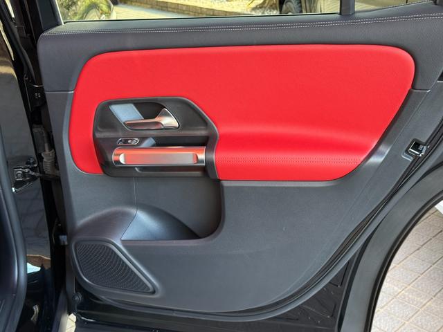 ＧＬＢ ＧＬＢ３５　４マチック　アドバンスドパッケージ　パノラマサンルーフ　レッド／ブラックレザーＭＰシートヒーター　ＨＵＤ　マルチビームＬＥＤライト　前後ドラレコ　純正１９インチＡＷ　レーダーセーフティ　アンビエントライト（30枚目）