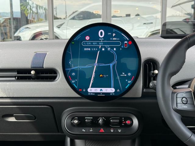ＭＩＮＩ クーパーＣ　エッセンシャル・トリム　フェイバードトリム　Ｍパッケージ　ＯＰ１８インチＡＷ　ベスキンベージュスポーツシート・ＭＰシートヒーター　ステアリングヒーター　アダプティプＬＥＤライト　リアカメラ　前後ＰＤＣ　インテリセーフ（8枚目）