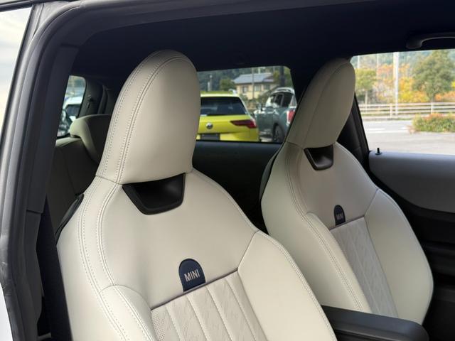 ＭＩＮＩ クーパーＣ　エッセンシャル・トリム　フェイバードトリム　Ｍパッケージ　ＯＰ１８インチＡＷ　ベスキンベージュスポーツシート・ＭＰシートヒーター　ステアリングヒーター　アダプティプＬＥＤライト　リアカメラ　前後ＰＤＣ　インテリセーフ（15枚目）