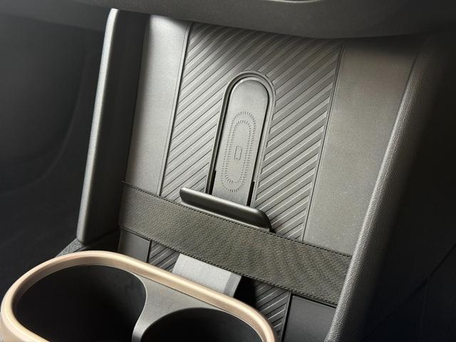 ＭＩＮＩ クーパーＣ　エッセンシャル・トリム　フェイバードトリム　Ｍパッケージ　ＯＰ１８インチＡＷ　ベスキンベージュスポーツシート・ＭＰシートヒーター　ステアリングヒーター　アダプティプＬＥＤライト　リアカメラ　前後ＰＤＣ　インテリセーフ（18枚目）