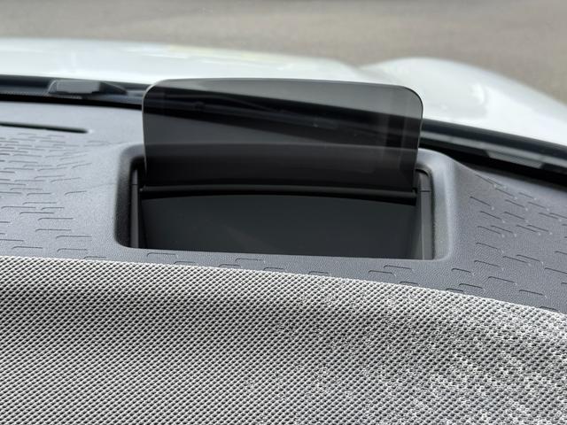 ＭＩＮＩ クーパーＣ　エッセンシャル・トリム　フェイバードトリム　Ｍパッケージ　ＯＰ１８インチＡＷ　ベスキンベージュスポーツシート・ＭＰシートヒーター　ステアリングヒーター　アダプティプＬＥＤライト　リアカメラ　前後ＰＤＣ　インテリセーフ（20枚目）