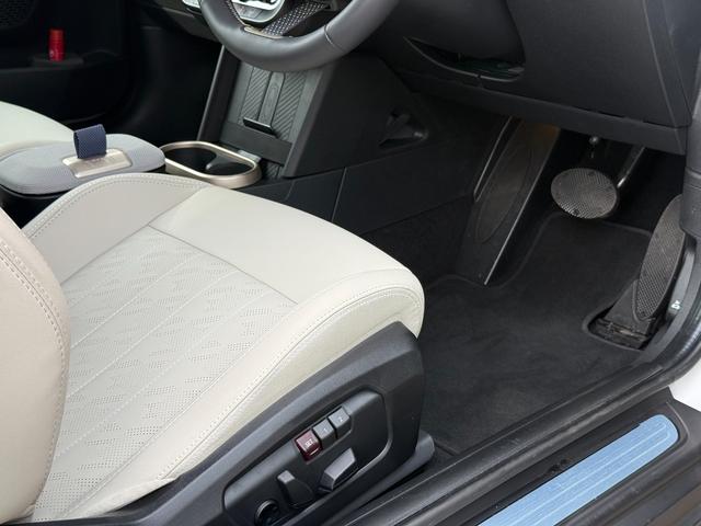 ＭＩＮＩ クーパーＣ　エッセンシャル・トリム　フェイバードトリム　Ｍパッケージ　ＯＰ１８インチＡＷ　ベスキンベージュスポーツシート・ＭＰシートヒーター　ステアリングヒーター　アダプティプＬＥＤライト　リアカメラ　前後ＰＤＣ　インテリセーフ（24枚目）