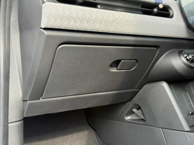 ＭＩＮＩ クーパーＣ　エッセンシャル・トリム　フェイバードトリム　Ｍパッケージ　ＯＰ１８インチＡＷ　ベスキンベージュスポーツシート・ＭＰシートヒーター　ステアリングヒーター　アダプティプＬＥＤライト　リアカメラ　前後ＰＤＣ　インテリセーフ（28枚目）