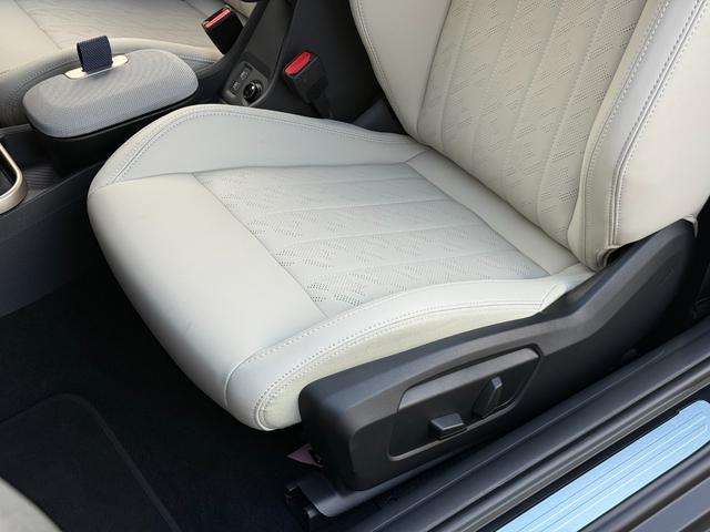 ＭＩＮＩ クーパーＣ　エッセンシャル・トリム　フェイバードトリム　Ｍパッケージ　ＯＰ１８インチＡＷ　ベスキンベージュスポーツシート・ＭＰシートヒーター　ステアリングヒーター　アダプティプＬＥＤライト　リアカメラ　前後ＰＤＣ　インテリセーフ（29枚目）