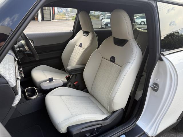 ＭＩＮＩ クーパーＣ　エッセンシャル・トリム　フェイバードトリム　Ｍパッケージ　ＯＰ１８インチＡＷ　ベスキンベージュスポーツシート・ＭＰシートヒーター　ステアリングヒーター　アダプティプＬＥＤライト　リアカメラ　前後ＰＤＣ　インテリセーフ（30枚目）