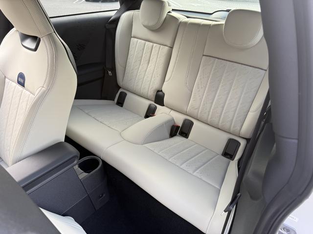 ＭＩＮＩ クーパーＣ　エッセンシャル・トリム　フェイバードトリム　Ｍパッケージ　ＯＰ１８インチＡＷ　ベスキンベージュスポーツシート・ＭＰシートヒーター　ステアリングヒーター　アダプティプＬＥＤライト　リアカメラ　前後ＰＤＣ　インテリセーフ（32枚目）