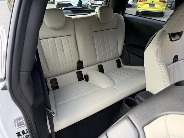 ＭＩＮＩ クーパーＣ　エッセンシャル・トリム　フェイバードトリム　Ｍパッケージ　ＯＰ１８インチＡＷ　ベスキンベージュスポーツシート・ＭＰシートヒーター　ステアリングヒーター　アダプティプＬＥＤライト　リアカメラ　前後ＰＤＣ　インテリセーフ（33枚目）