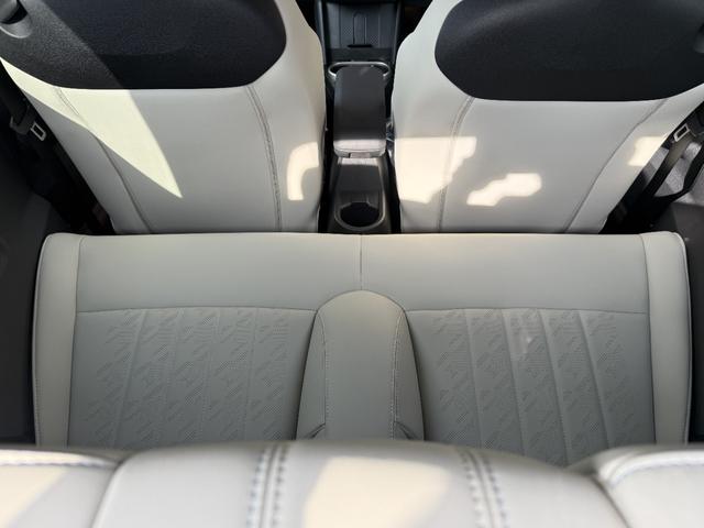 ＭＩＮＩ クーパーＣ　エッセンシャル・トリム　フェイバードトリム　Ｍパッケージ　ＯＰ１８インチＡＷ　ベスキンベージュスポーツシート・ＭＰシートヒーター　ステアリングヒーター　アダプティプＬＥＤライト　リアカメラ　前後ＰＤＣ　インテリセーフ（36枚目）