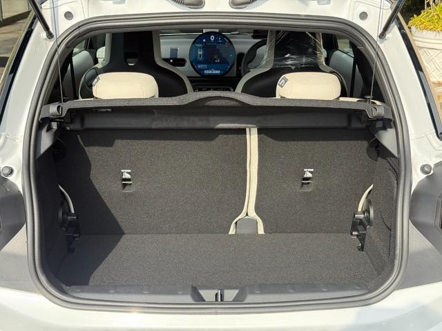 ＭＩＮＩ クーパーＣ　エッセンシャル・トリム　フェイバードトリム　Ｍパッケージ　ＯＰ１８インチＡＷ　ベスキンベージュスポーツシート・ＭＰシートヒーター　ステアリングヒーター　アダプティプＬＥＤライト　リアカメラ　前後ＰＤＣ　インテリセーフ（37枚目）