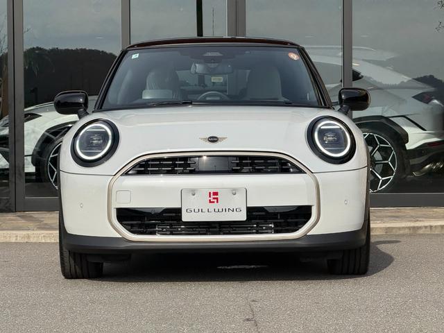 ＭＩＮＩ クーパーＣ　エッセンシャル・トリム　フェイバードトリム　Ｍパッケージ　ＯＰ１８インチＡＷ　ベスキンベージュスポーツシート・ＭＰシートヒーター　ステアリングヒーター　アダプティプＬＥＤライト　リアカメラ　前後ＰＤＣ　インテリセーフ（38枚目）