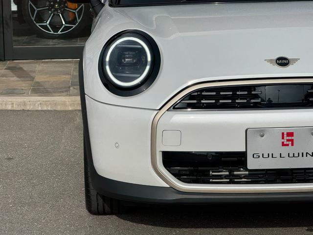 ＭＩＮＩ クーパーＣ　エッセンシャル・トリム　フェイバードトリム　Ｍパッケージ　ＯＰ１８インチＡＷ　ベスキンベージュスポーツシート・ＭＰシートヒーター　ステアリングヒーター　アダプティプＬＥＤライト　リアカメラ　前後ＰＤＣ　インテリセーフ（39枚目）