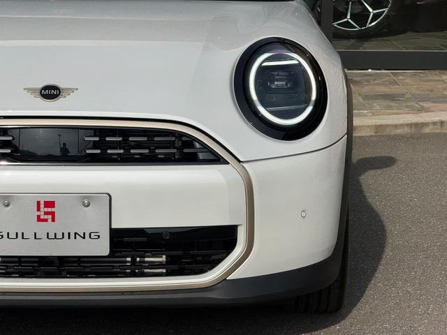 ＭＩＮＩ クーパーＣ　エッセンシャル・トリム　フェイバードトリム　Ｍパッケージ　ＯＰ１８インチＡＷ　ベスキンベージュスポーツシート・ＭＰシートヒーター　ステアリングヒーター　アダプティプＬＥＤライト　リアカメラ　前後ＰＤＣ　インテリセーフ（40枚目）