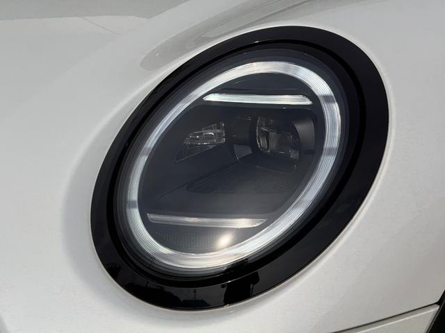 ＭＩＮＩ クーパーＣ　エッセンシャル・トリム　フェイバードトリム　Ｍパッケージ　ＯＰ１８インチＡＷ　ベスキンベージュスポーツシート・ＭＰシートヒーター　ステアリングヒーター　アダプティプＬＥＤライト　リアカメラ　前後ＰＤＣ　インテリセーフ（45枚目）