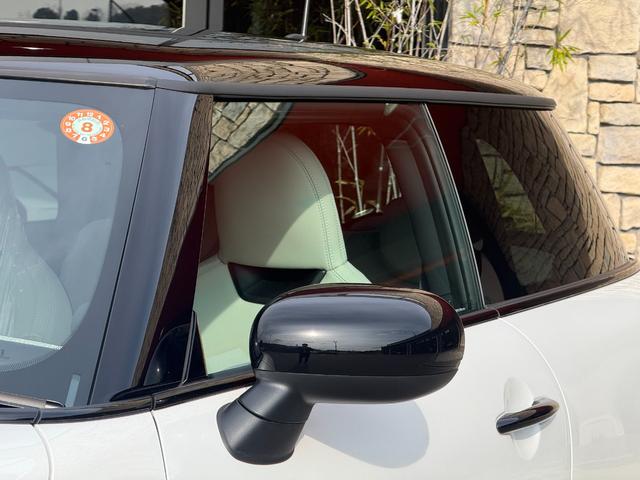 ＭＩＮＩ クーパーＣ　エッセンシャル・トリム　フェイバードトリム　Ｍパッケージ　ＯＰ１８インチＡＷ　ベスキンベージュスポーツシート・ＭＰシートヒーター　ステアリングヒーター　アダプティプＬＥＤライト　リアカメラ　前後ＰＤＣ　インテリセーフ（47枚目）