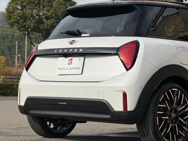 ＭＩＮＩ クーパーＣ　エッセンシャル・トリム　フェイバードトリム　Ｍパッケージ　ＯＰ１８インチＡＷ　ベスキンベージュスポーツシート・ＭＰシートヒーター　ステアリングヒーター　アダプティプＬＥＤライト　リアカメラ　前後ＰＤＣ　インテリセーフ（68枚目）