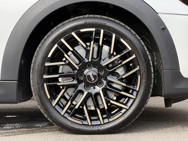 ＭＩＮＩ クーパーＣ　エッセンシャル・トリム　フェイバードトリム　Ｍパッケージ　ＯＰ１８インチＡＷ　ベスキンベージュスポーツシート・ＭＰシートヒーター　ステアリングヒーター　アダプティプＬＥＤライト　リアカメラ　前後ＰＤＣ　インテリセーフ（74枚目）