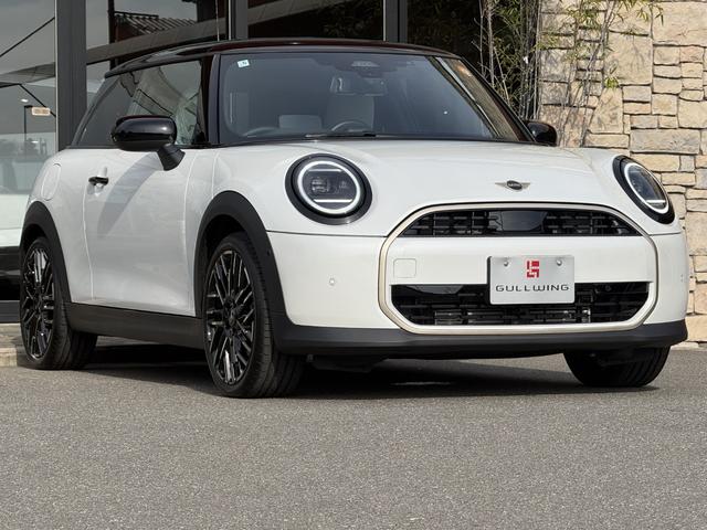 ＭＩＮＩ クーパーＣ　エッセンシャル・トリム　フェイバードトリム　Ｍパッケージ　ＯＰ１８インチＡＷ　ベスキンベージュスポーツシート・ＭＰシートヒーター　ステアリングヒーター　アダプティプＬＥＤライト　リアカメラ　前後ＰＤＣ　インテリセーフ（79枚目）