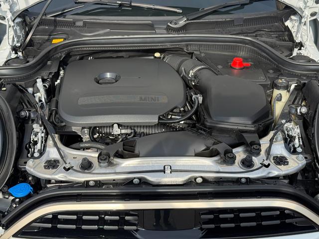 ＭＩＮＩ クーパーＣ　エッセンシャル・トリム　フェイバードトリム　Ｍパッケージ　ＯＰ１８インチＡＷ　ベスキンベージュスポーツシート・ＭＰシートヒーター　ステアリングヒーター　アダプティプＬＥＤライト　リアカメラ　前後ＰＤＣ　インテリセーフ（80枚目）
