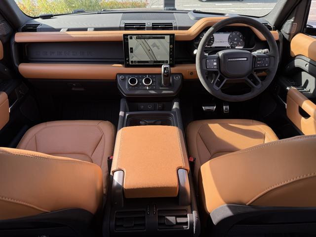 ディフェンダー 110V8 P525 マトリクスLEDヘッドライト パノラマスライディングルーフ ビンテージタンウィンザーレザーMP4席シートヒーター Fベンチレーション フィックスドサイドステップ メリディアンサラウンド(2枚目)