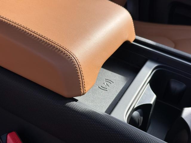 ディフェンダー 110V8 P525 マトリクスLEDヘッドライト パノラマスライディングルーフ ビンテージタンウィンザーレザーMP4席シートヒーター Fベンチレーション フィックスドサイドステップ メリディアンサラウンド(14枚目)