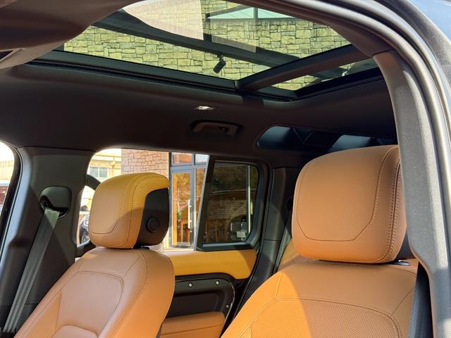 ディフェンダー 110V8 P525 マトリクスLEDヘッドライト パノラマスライディングルーフ ビンテージタンウィンザーレザーMP4席シートヒーター Fベンチレーション フィックスドサイドステップ メリディアンサラウンド(26枚目)