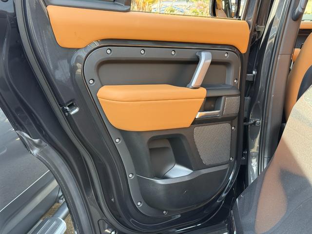 ディフェンダー 110V8 P525 マトリクスLEDヘッドライト パノラマスライディングルーフ ビンテージタンウィンザーレザーMP4席シートヒーター Fベンチレーション フィックスドサイドステップ メリディアンサラウンド(27枚目)