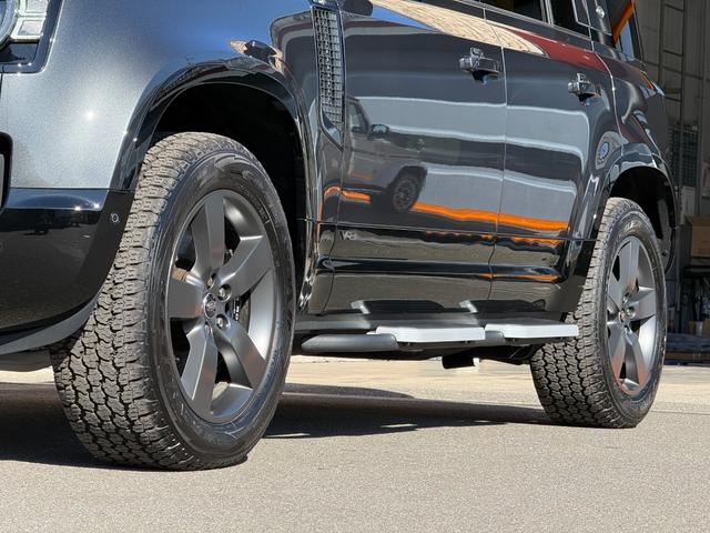 ディフェンダー 110V8 P525 マトリクスLEDヘッドライト パノラマスライディングルーフ ビンテージタンウィンザーレザーMP4席シートヒーター Fベンチレーション フィックスドサイドステップ メリディアンサラウンド(45枚目)