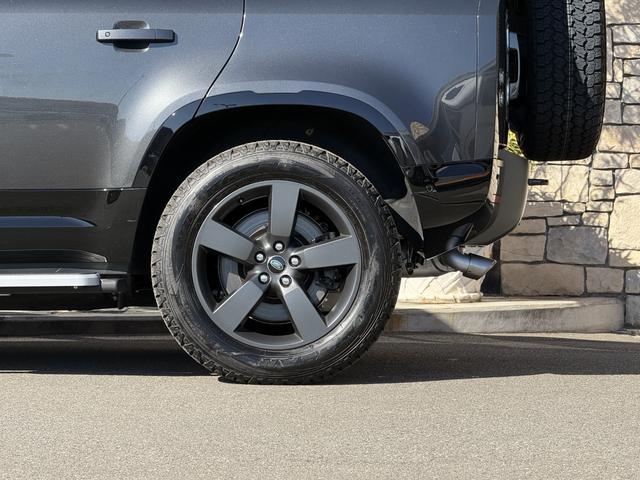 ディフェンダー 110V8 P525 マトリクスLEDヘッドライト パノラマスライディングルーフ ビンテージタンウィンザーレザーMP4席シートヒーター Fベンチレーション フィックスドサイドステップ メリディアンサラウンド(51枚目)